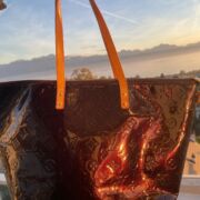 Sac à main Bellevue GM Louis Vuitton Cuir verni Monogramme Amarante